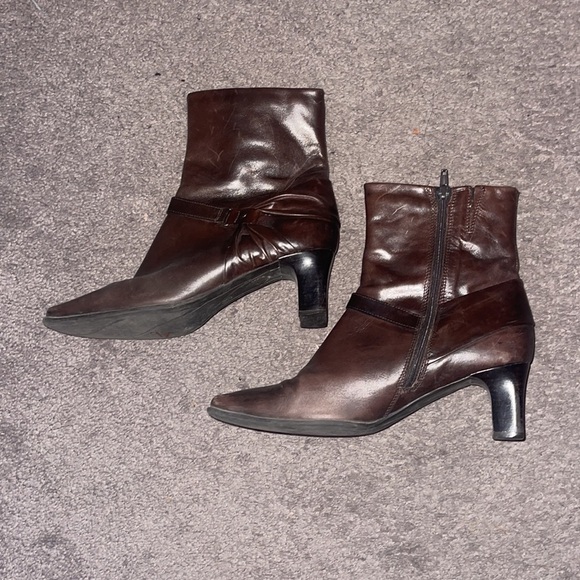 Clarks brown leather heeled boots - Picture 5 of 8